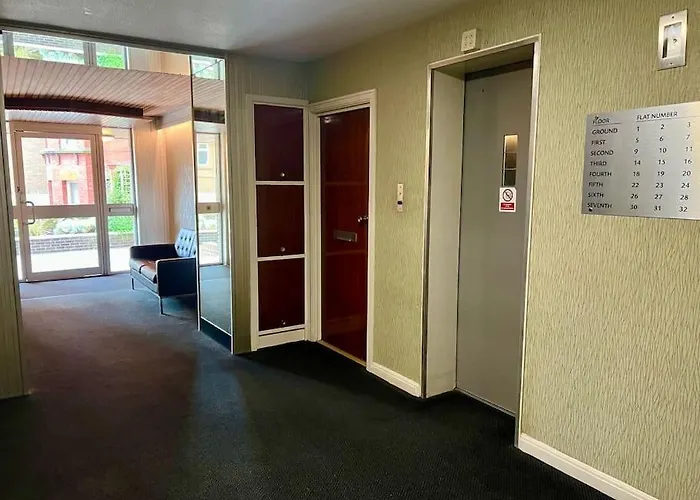 Central Hove Large 2 Bedroom Private Residence With Parking & Beach Hut