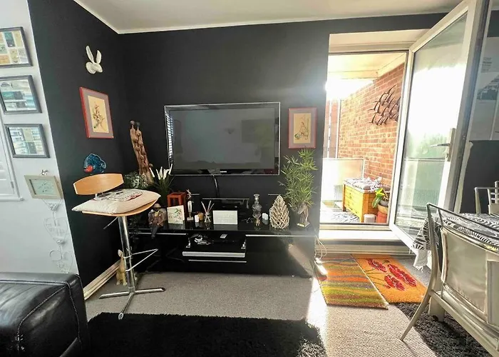 Central Hove Large 2 Bedroom Private Residence With Parking & Beach Hut