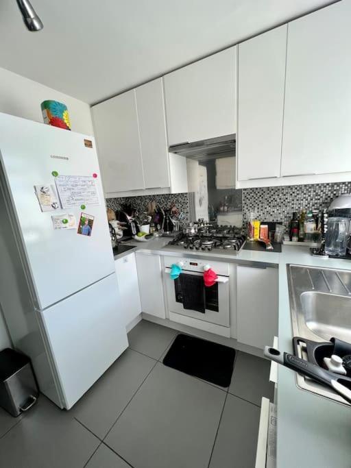Appartement Large 2 Bedroom Private With Parking & Hut